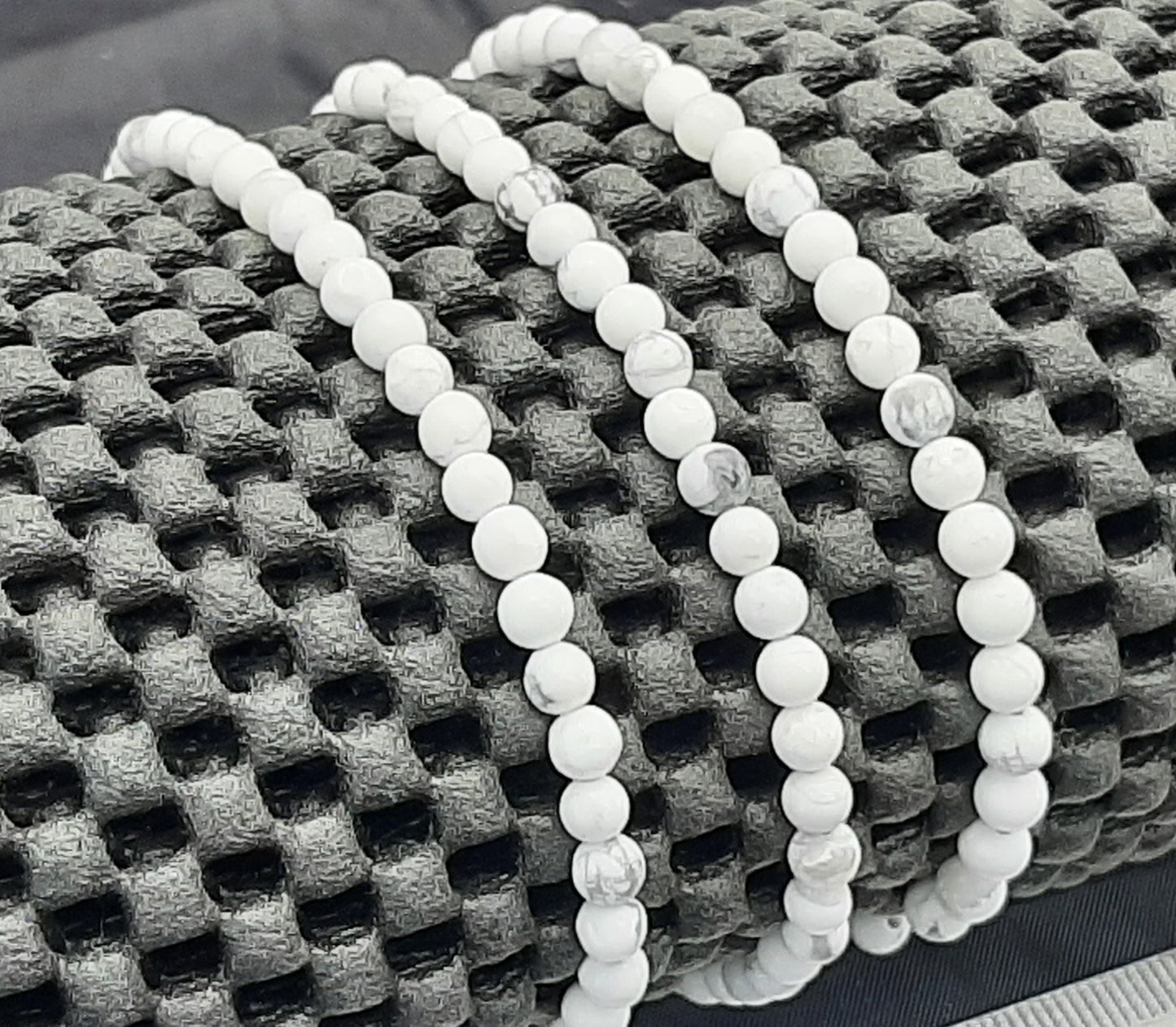 Howlite Round Bracelet, 4mm WS