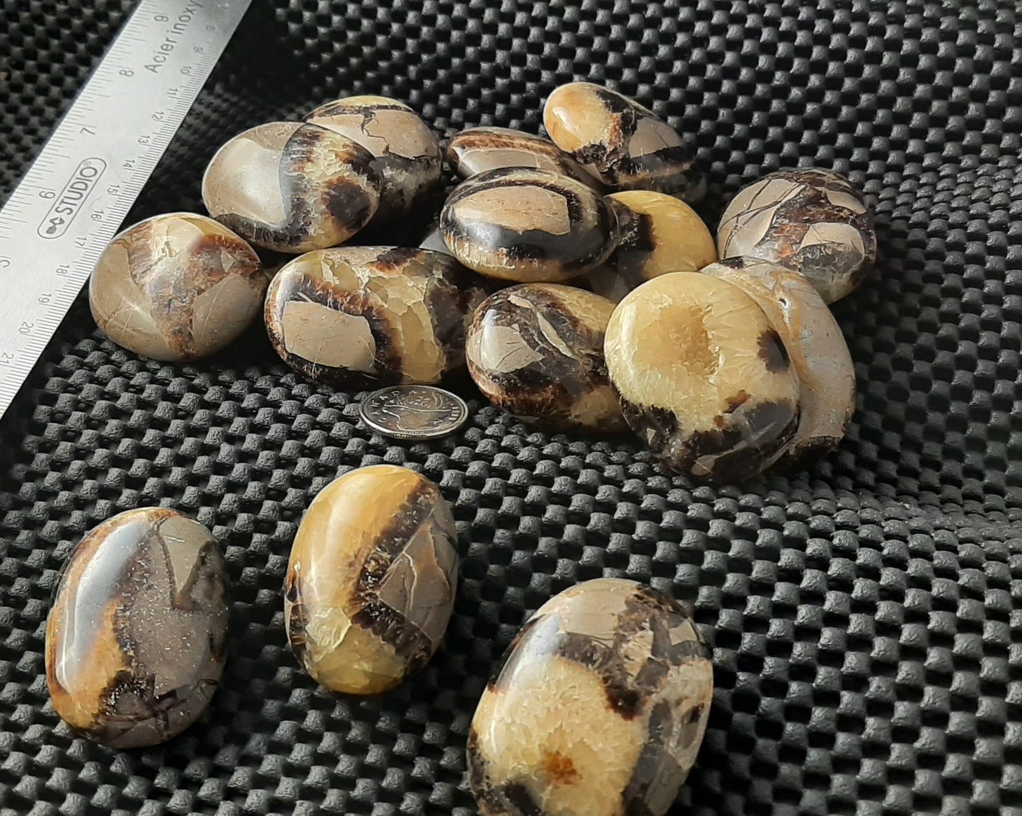 Septarian Pebbles Small by kg, 13-20pc/kg
